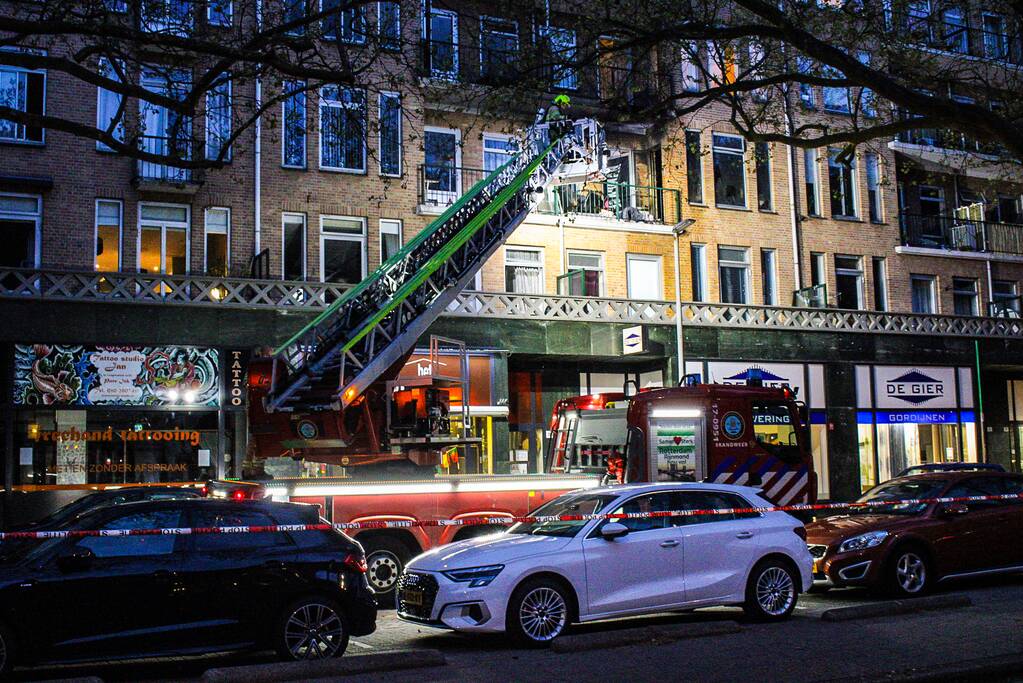 Uitslaande brand in portiekwoning