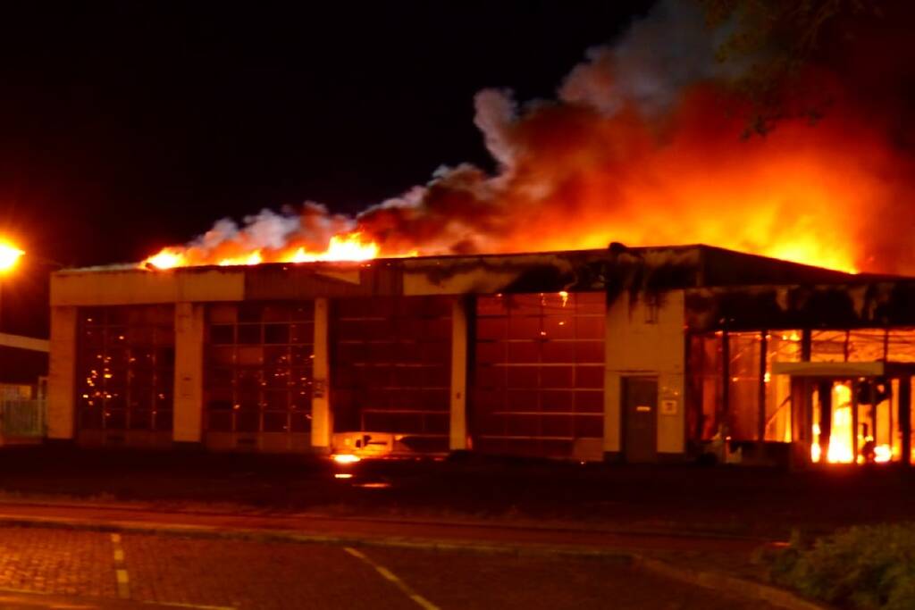 Zeer grote brand in leegstaand pand