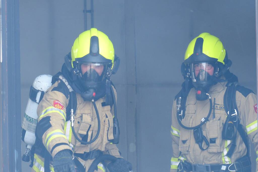 Enorme ravage na zeer grote brand voormalige Renault-garage