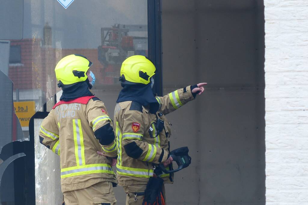 Enorme ravage na zeer grote brand voormalige Renault-garage