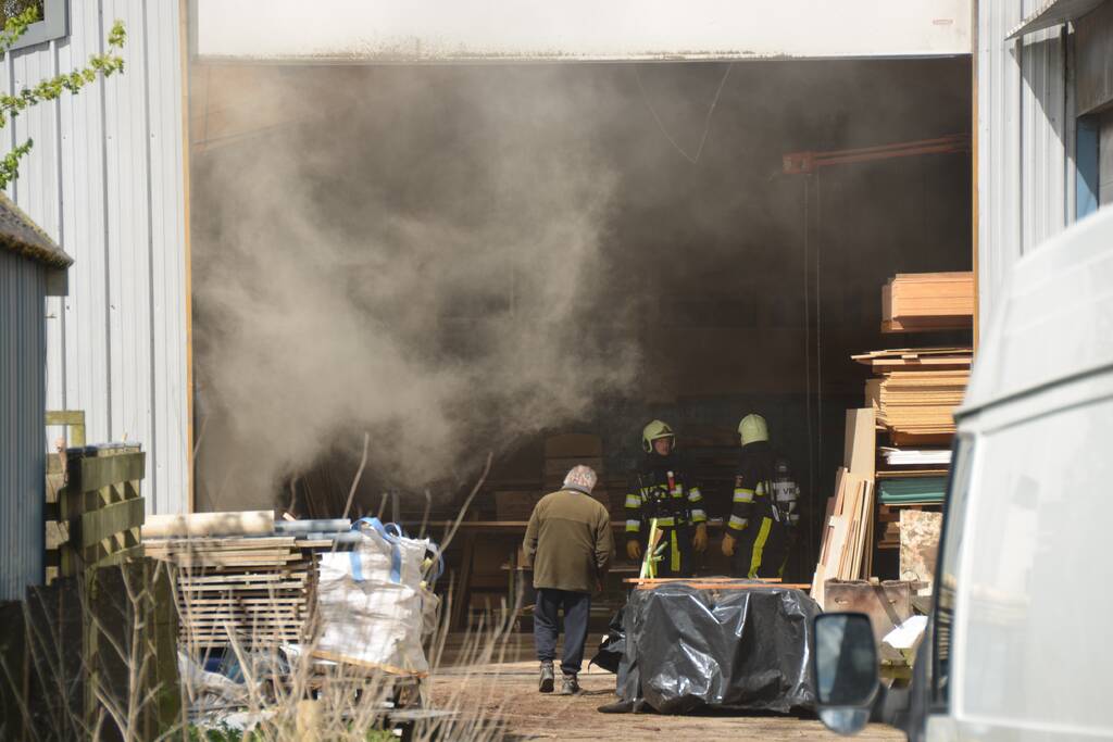 Veel rook in loods bij Kooistra Interieurbouw