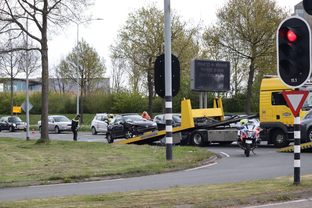 Flinke schade bij ongeval op kruising