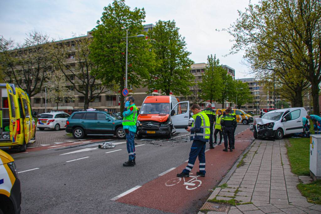 Meerdere voertuigen betrokken bij botsing op kruising in Schuilenburg