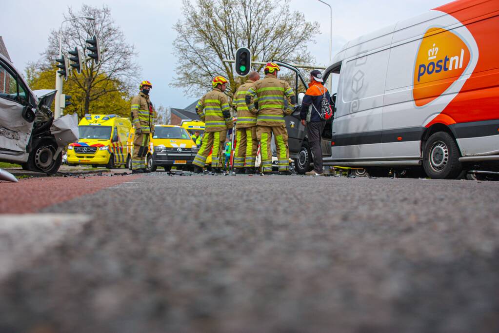 Meerdere voertuigen betrokken bij botsing op kruising in Schuilenburg