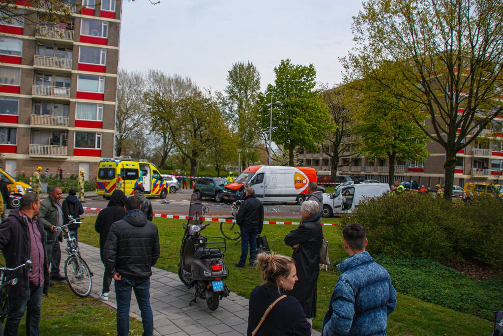 Meerdere voertuigen betrokken bij botsing op kruising in Schuilenburg