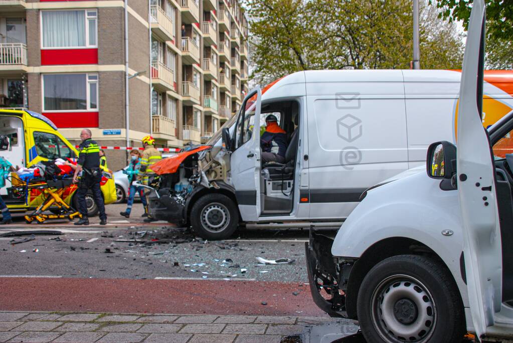 Meerdere voertuigen betrokken bij botsing op kruising in Schuilenburg