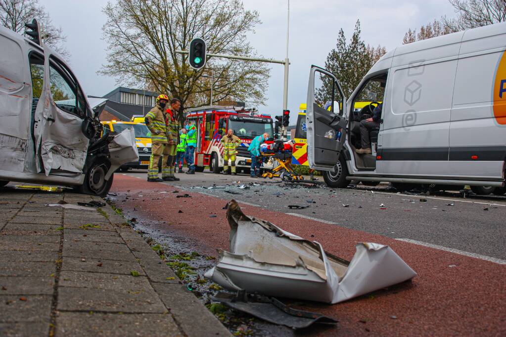 Meerdere voertuigen betrokken bij botsing op kruising in Schuilenburg