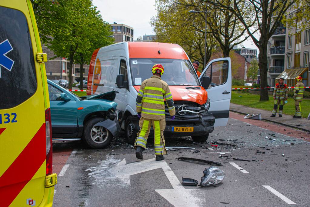 Meerdere voertuigen betrokken bij botsing op kruising in Schuilenburg