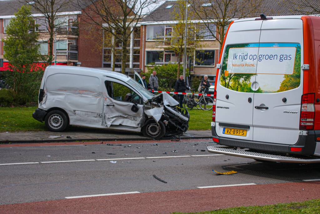 Meerdere voertuigen betrokken bij botsing op kruising in Schuilenburg