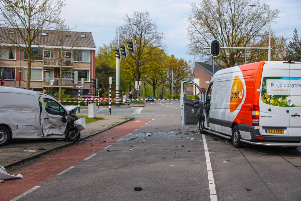 Meerdere voertuigen betrokken bij botsing op kruising in Schuilenburg