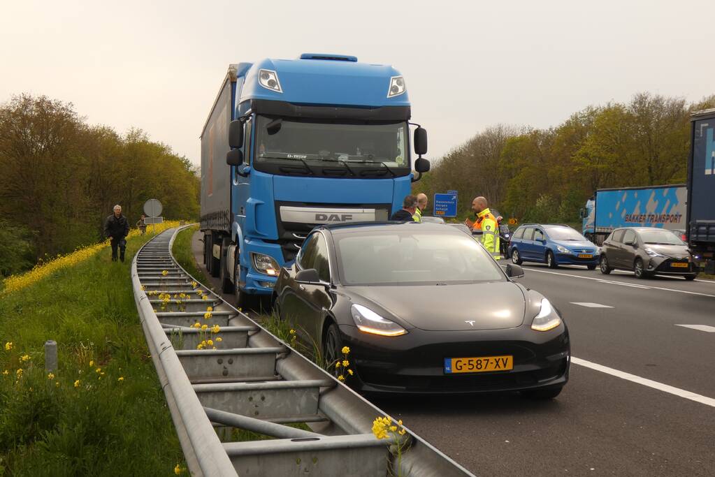 Ongeval tussen auto en vrachtwagen