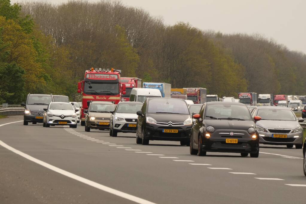 Ongeval tussen auto en vrachtwagen