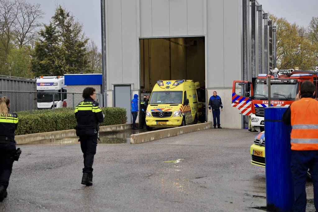 Persoon overleden na ongeval met vrachtwagen