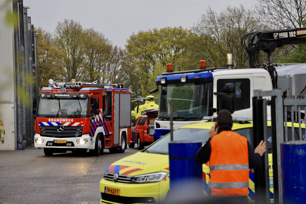 Persoon overleden na ongeval met vrachtwagen