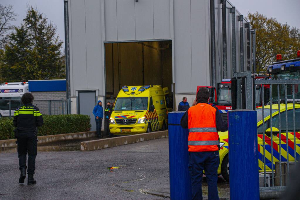 Persoon overleden na ongeval met vrachtwagen