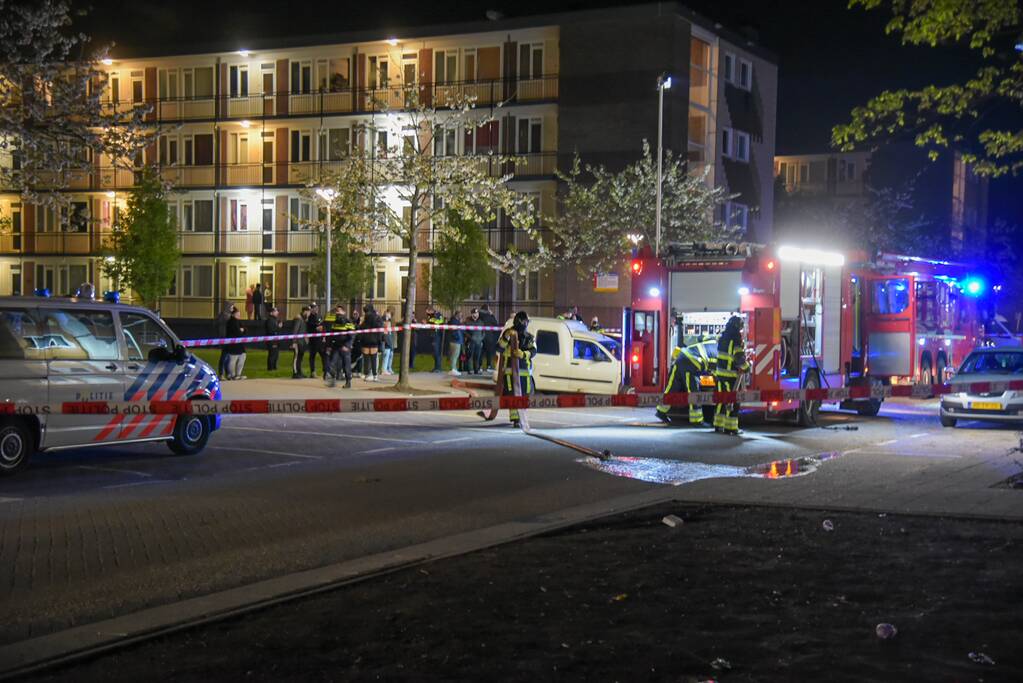 Schade door ontploffing vuurwerkbom in portiekflat