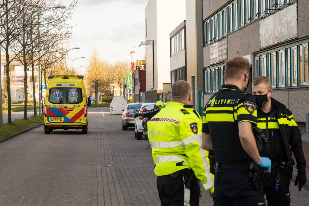 Scooterrijder gewond door botsing met personenauto