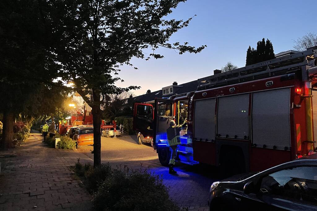 Brandweer blust schoorsteenbrand