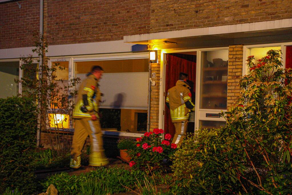 Brandweer blust schoorsteenbrand