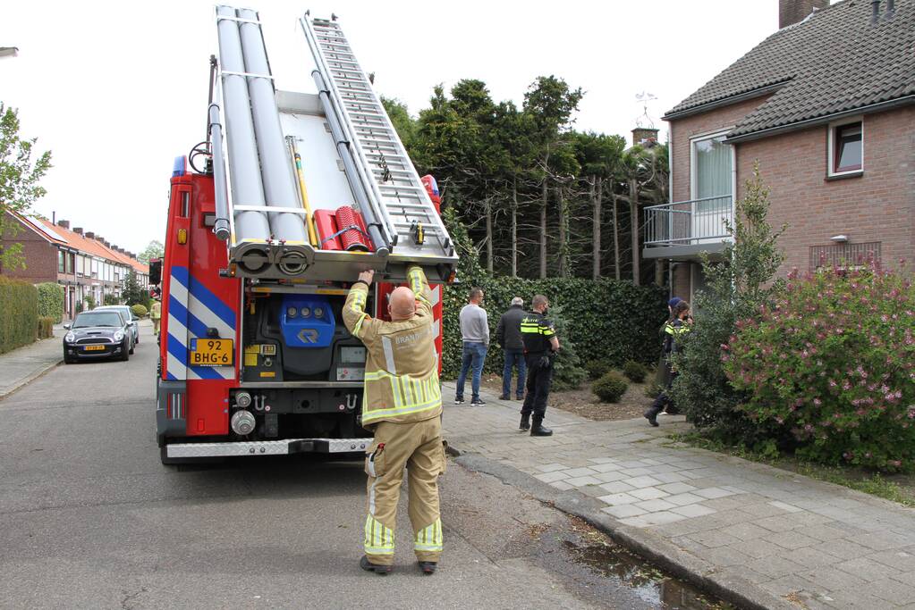 Brandweer doet onderzoek naar vreemde lucht