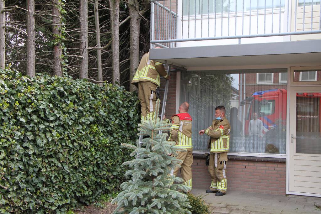Brandweer doet onderzoek naar vreemde lucht