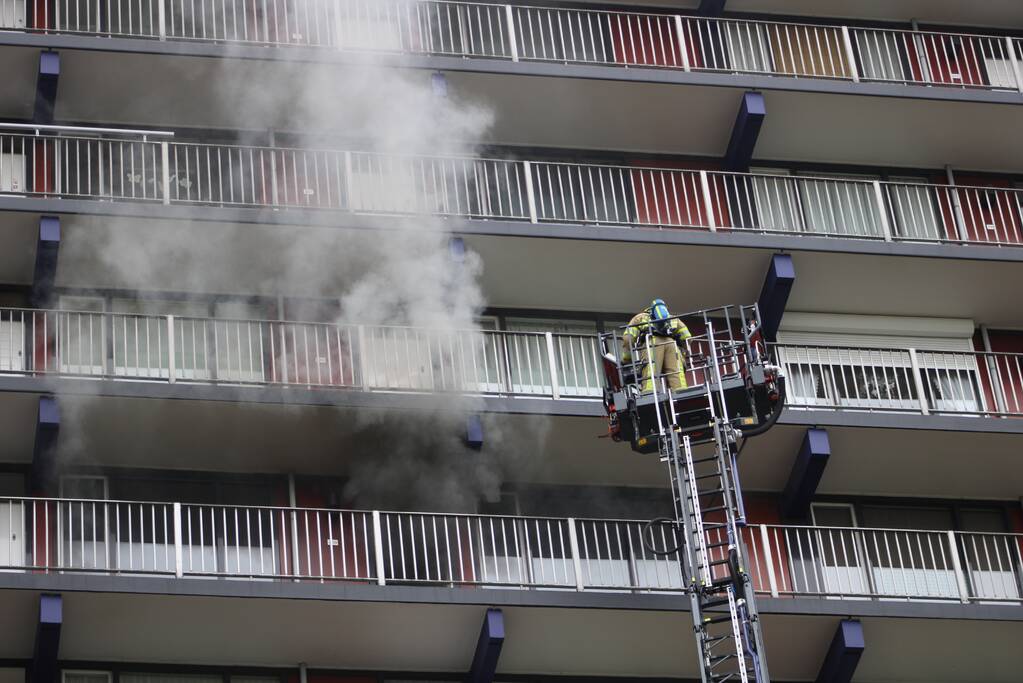 Veel rook bij brand in flat