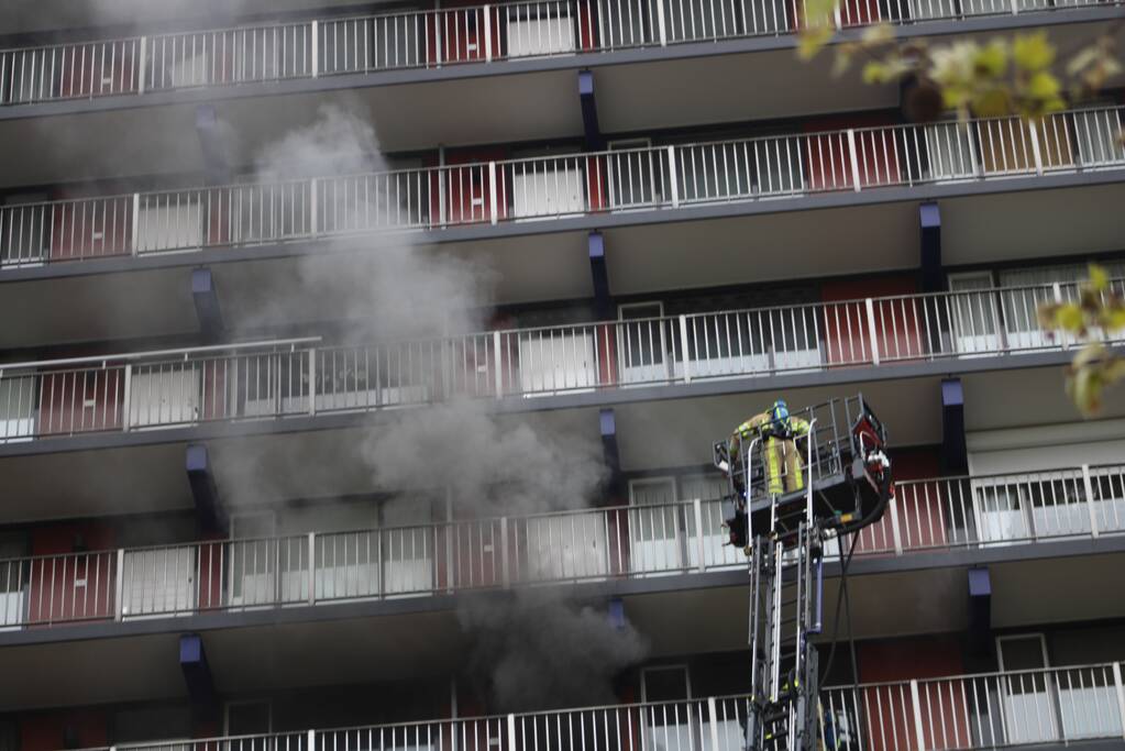 Veel rook bij brand in flat