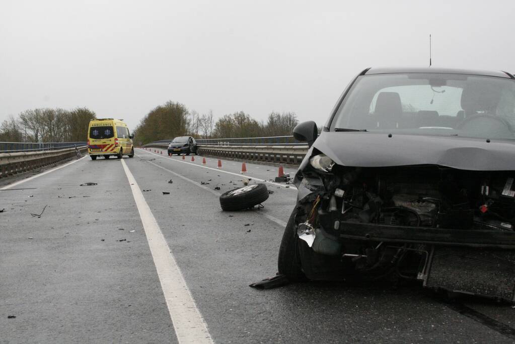 Twee gewonden na ernstig ongeval op brug