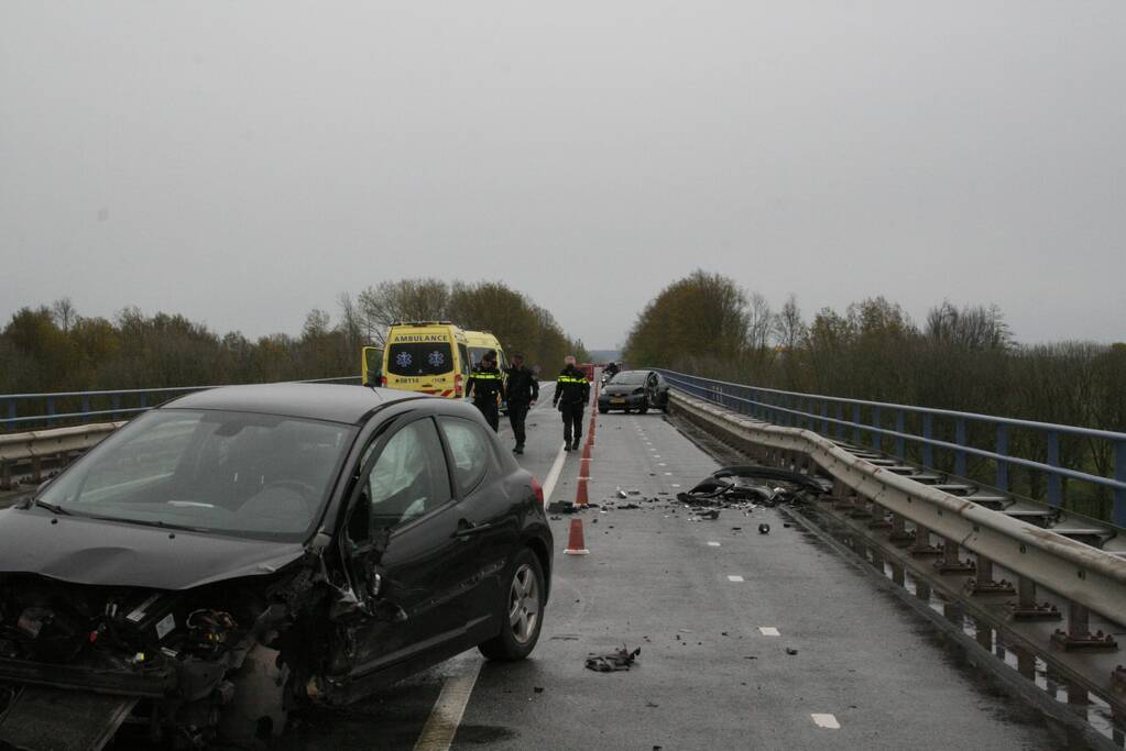 Twee gewonden na ernstig ongeval op brug