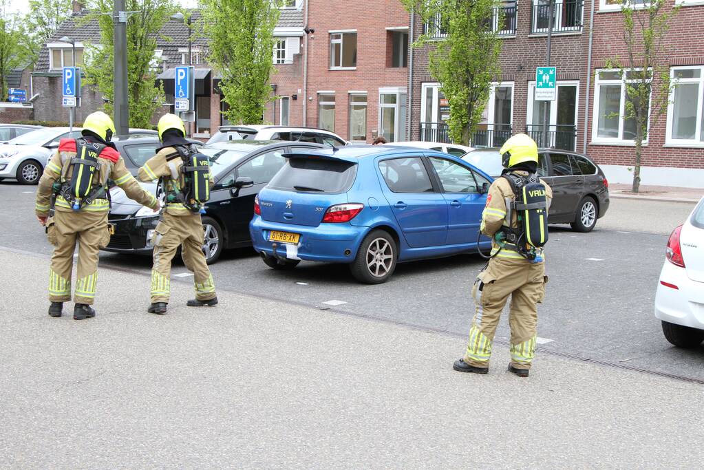 Omgeving ontruimd na lekkage in auto