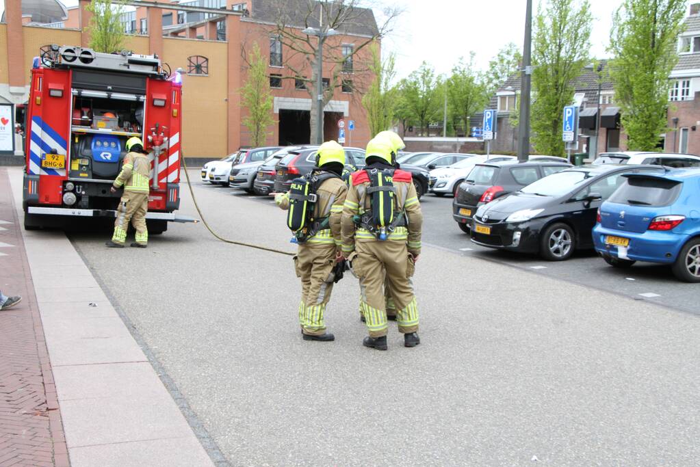 Omgeving ontruimd na lekkage in auto