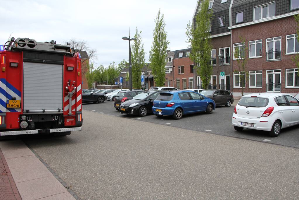 Omgeving ontruimd na lekkage in auto