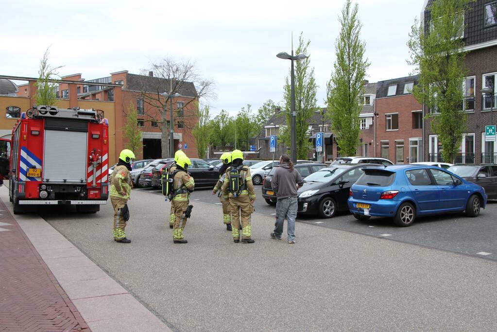 Omgeving ontruimd na lekkage in auto