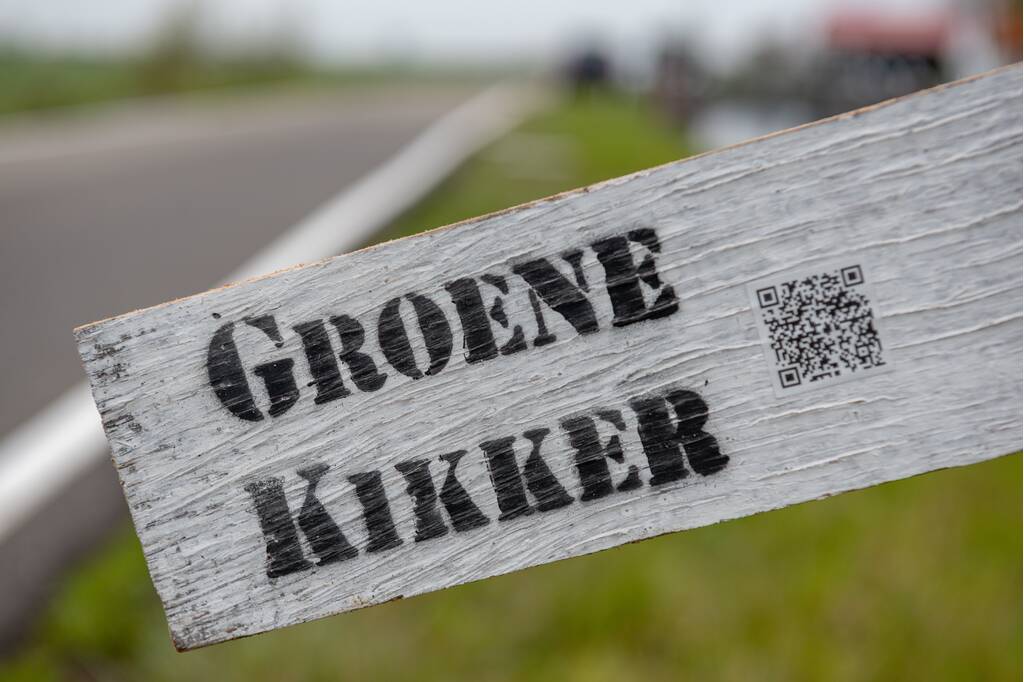 Kruizen langs weg voor doodgereden dieren