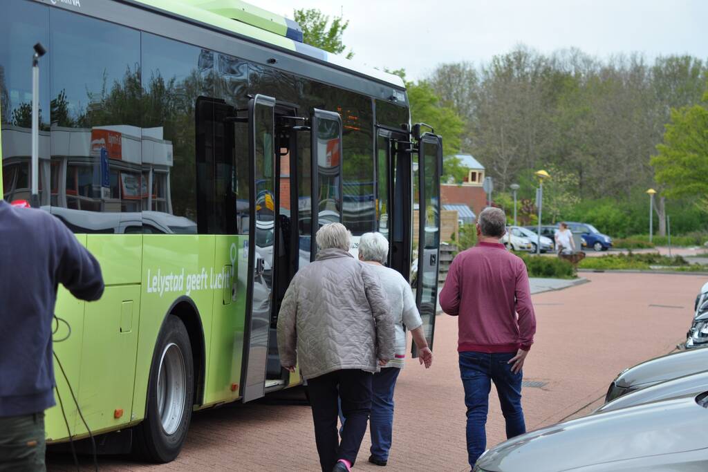 Brandweer druk bezig met doorspoelen van riool
