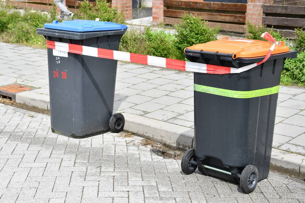 Brandweer druk bezig met doorspoelen van riool