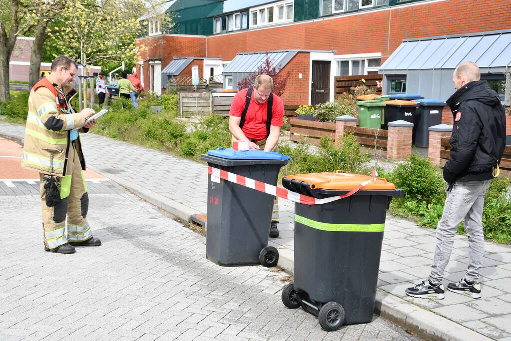 Brandweer druk bezig met doorspoelen van riool