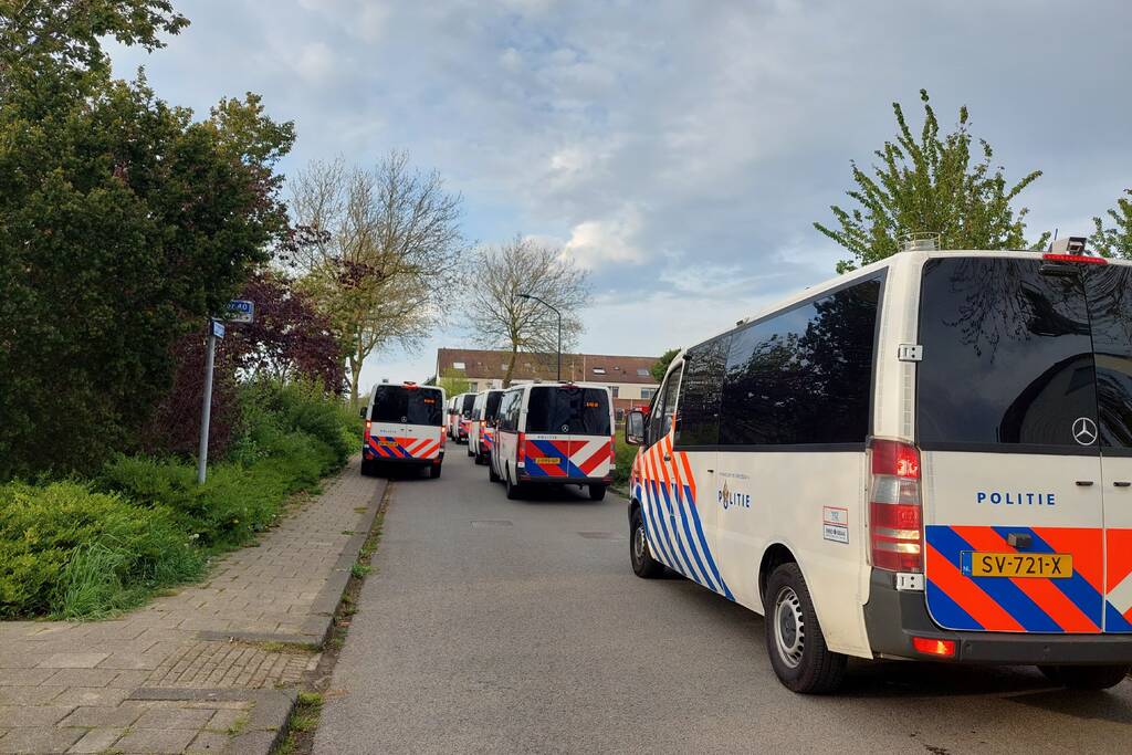 Brandweer druk bezig met doorspoelen van riool