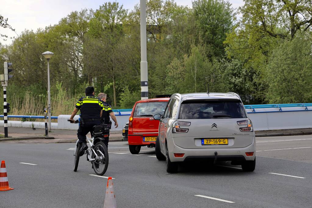 Verkeerschaos en botsing op kruising