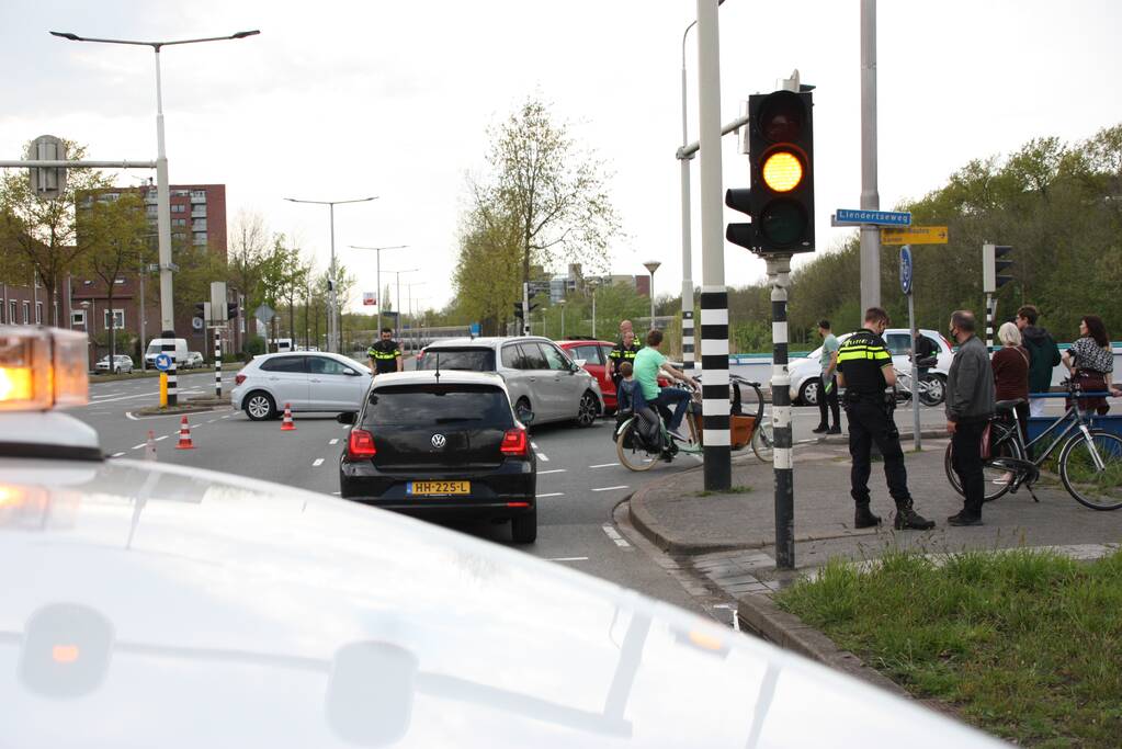 Verkeerschaos en botsing op kruising