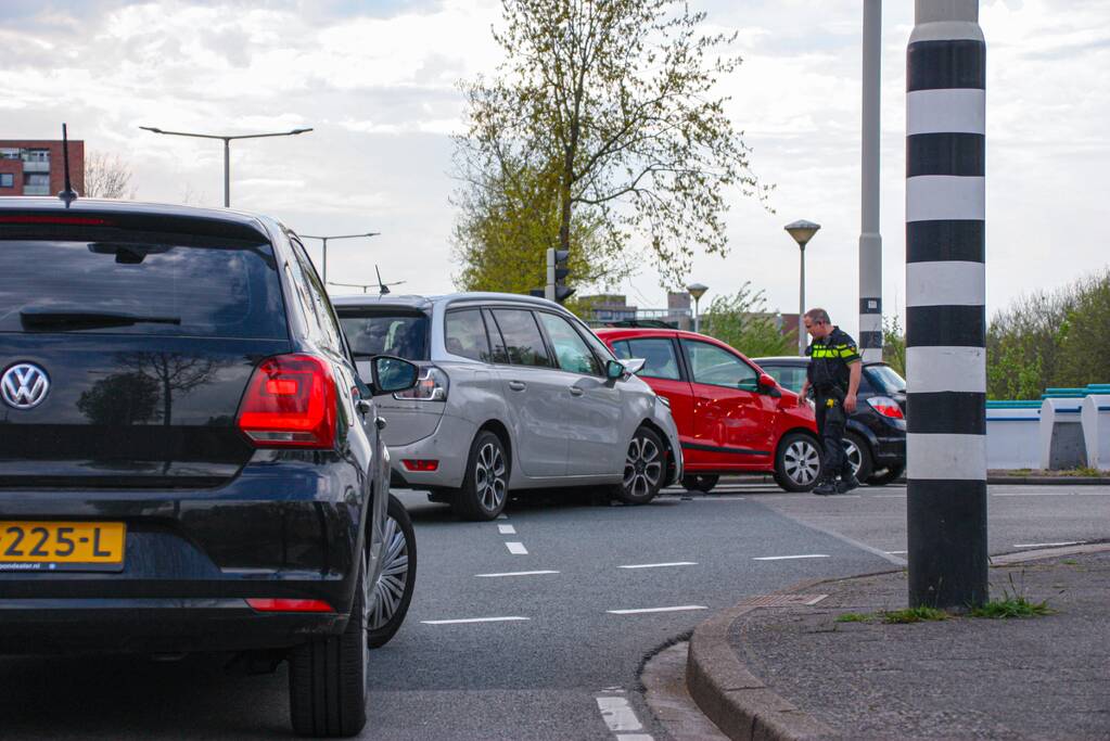 Verkeerschaos en botsing op kruising