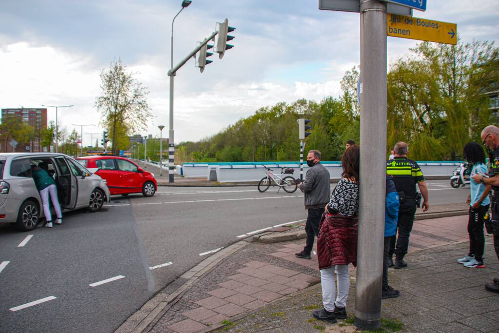 Verkeerschaos en botsing op kruising