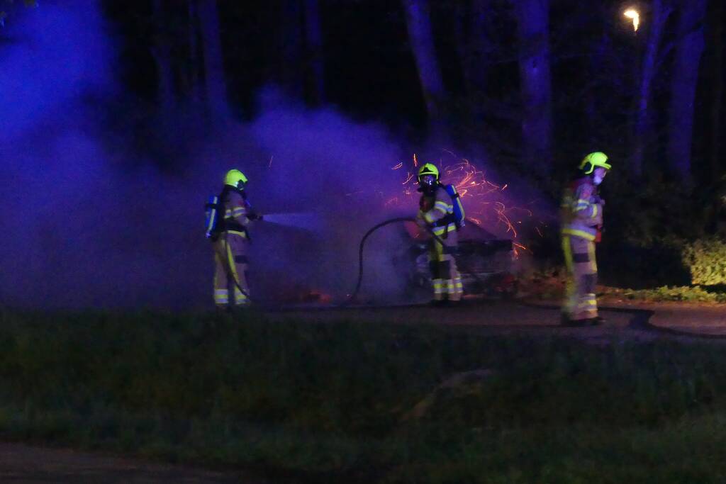 Auto mogelijk in brand gestoken