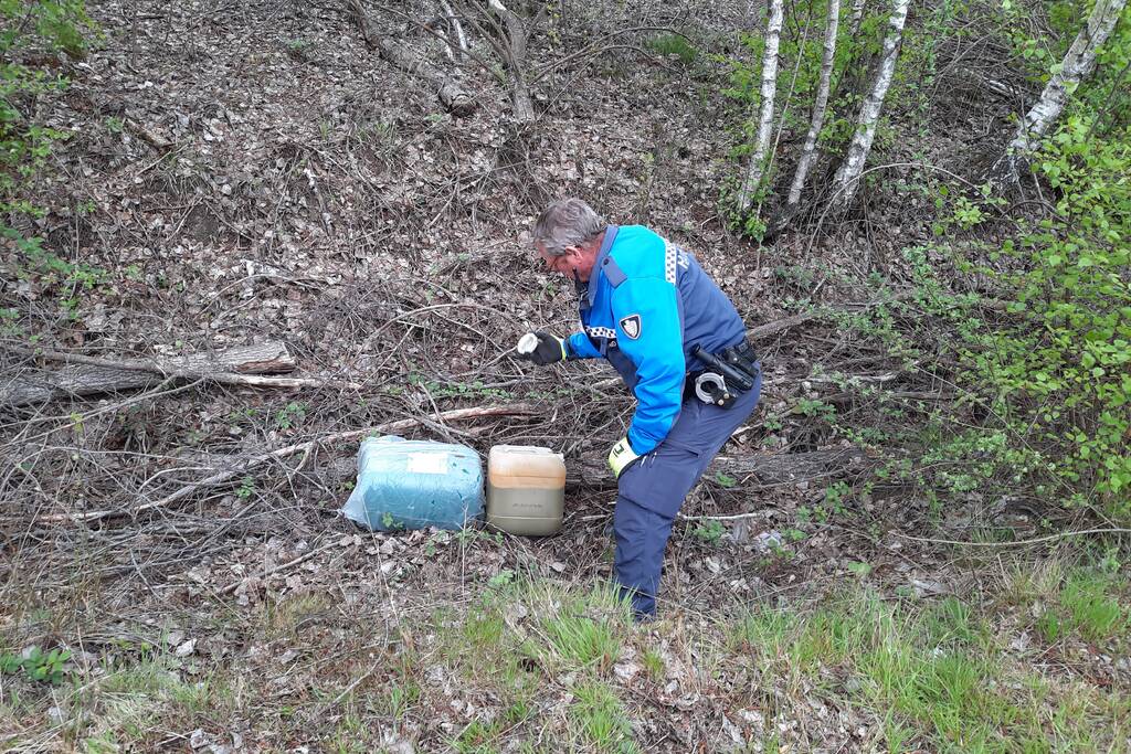 Gedumpte jerrycans aangetroffen