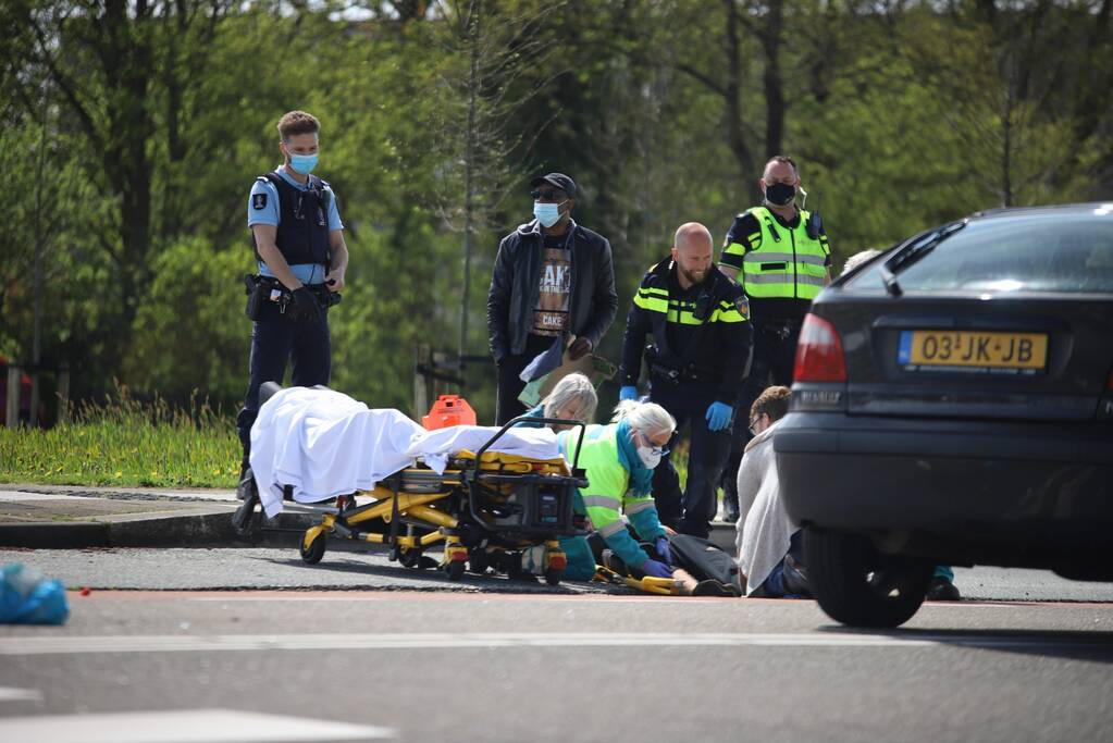 Persoon gewond bij aanrijding met auto
