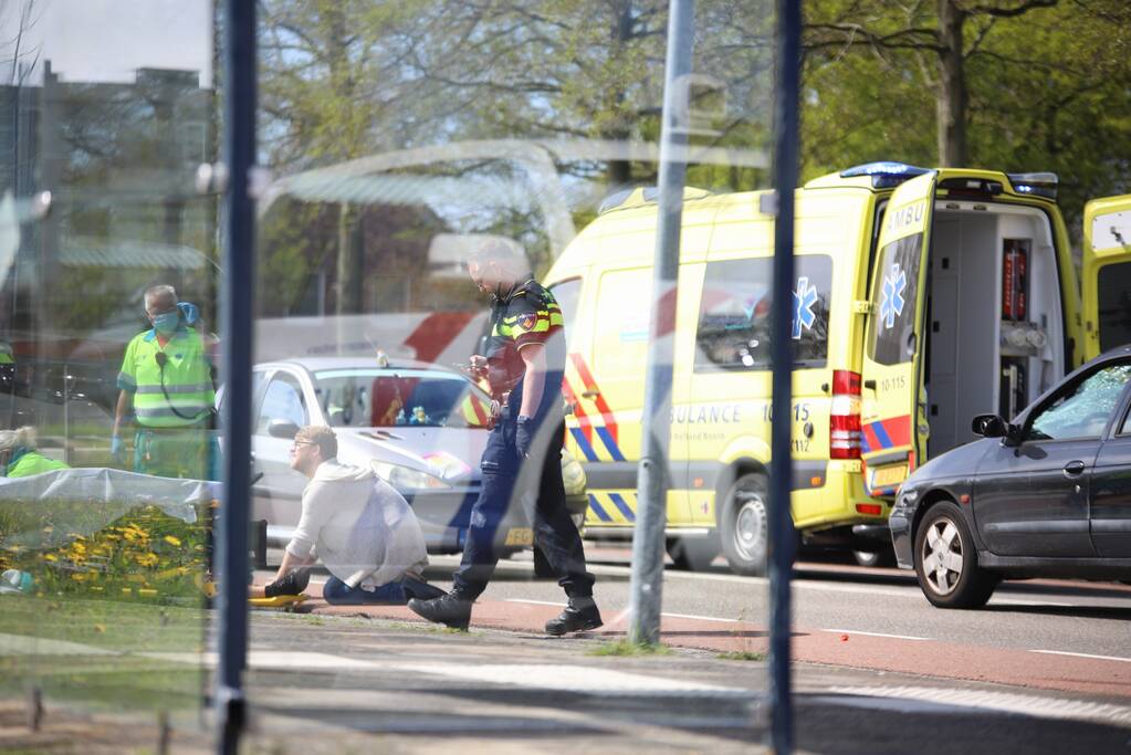Persoon gewond bij aanrijding met auto