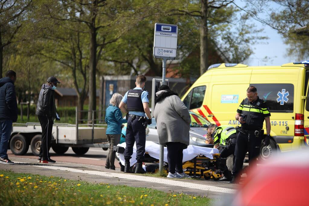 Persoon gewond bij aanrijding met auto