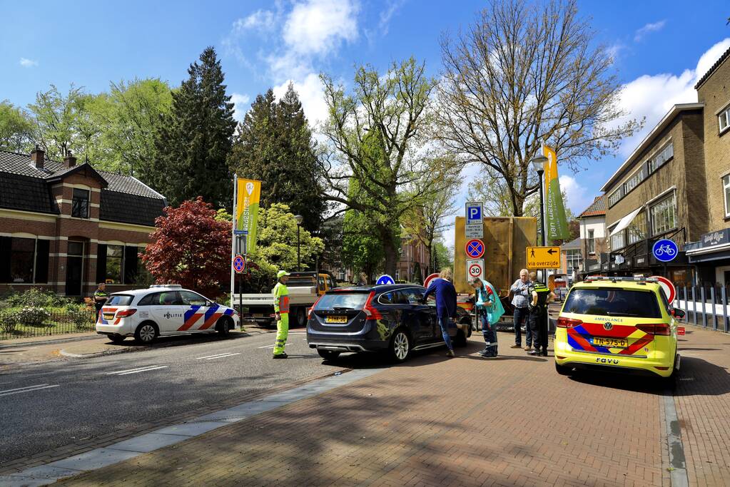 Voetgangster gewond na ongeval met politiewagen