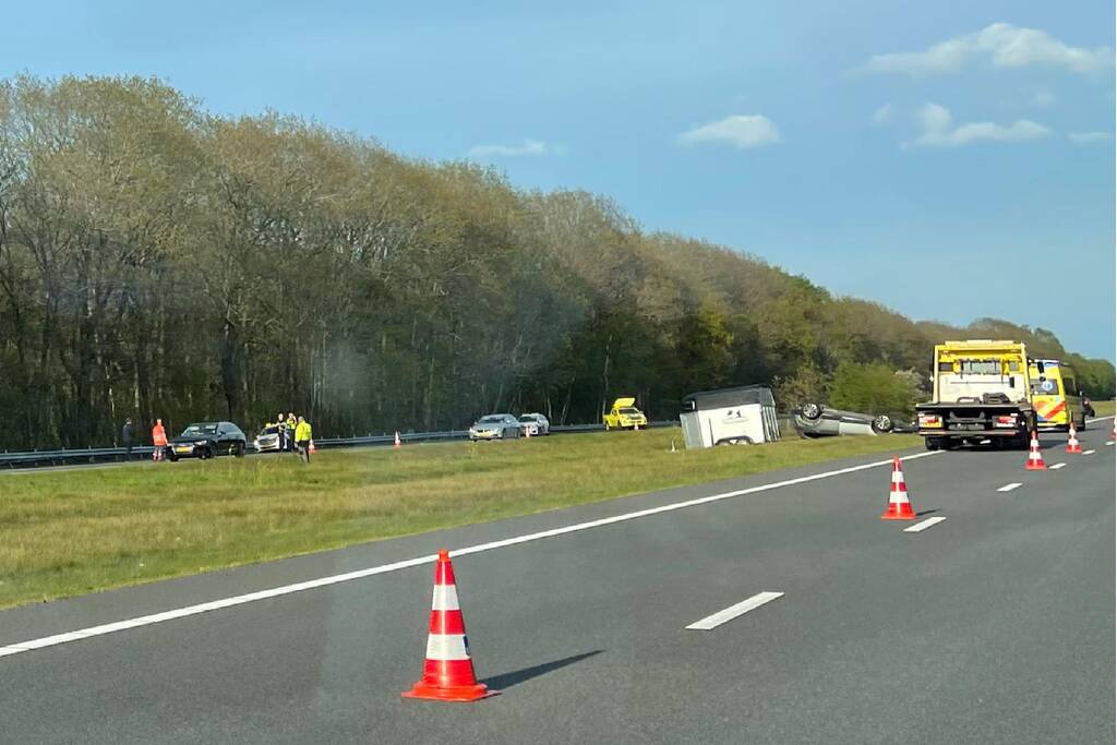 Ravage door botsing tussen twee voertuigen