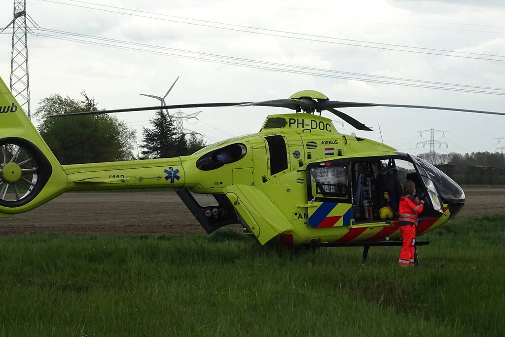 Traumahelikopter landt voor rendez-vous